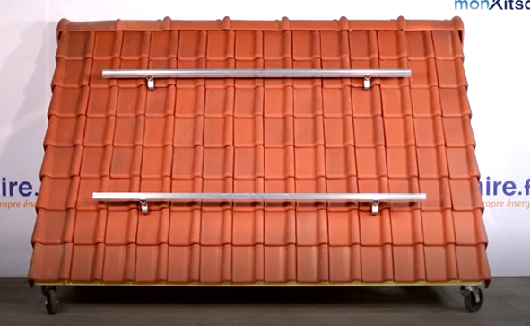 Colocar rieles de fijación en su techo de tejas
